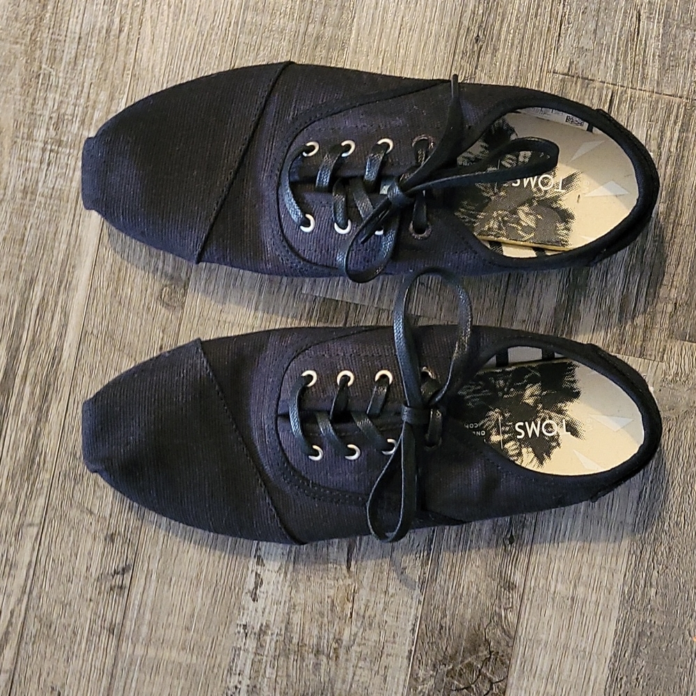 Toms Shoes